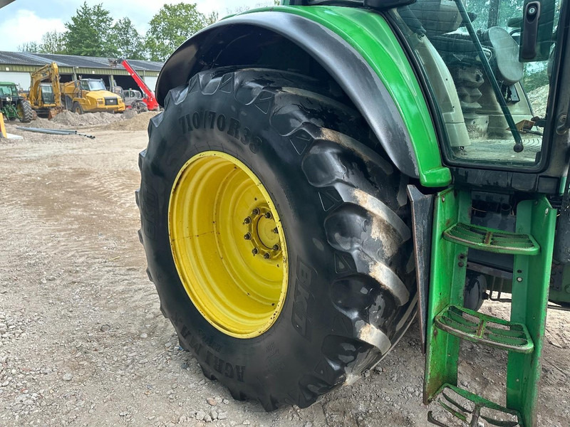 Farm tractor John Deere 7530