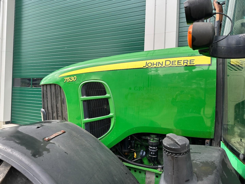 Farm tractor John Deere 7530