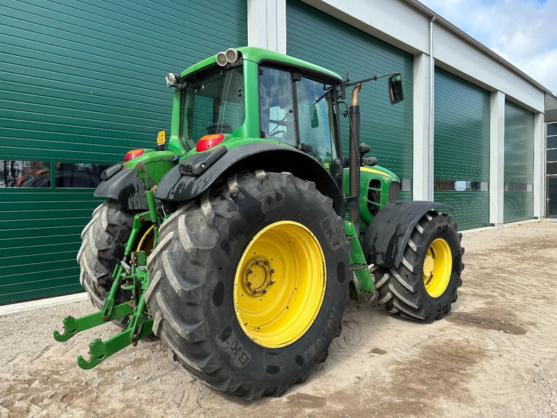 Farm tractor John Deere 7530