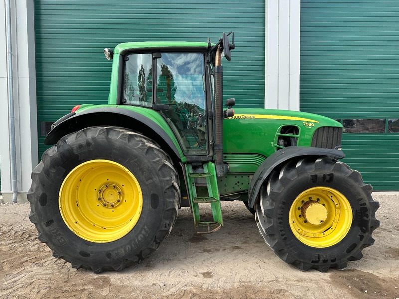 Farm tractor John Deere 7530