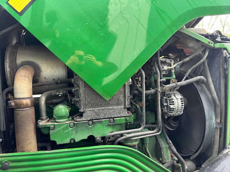 Farm tractor John Deere 7530