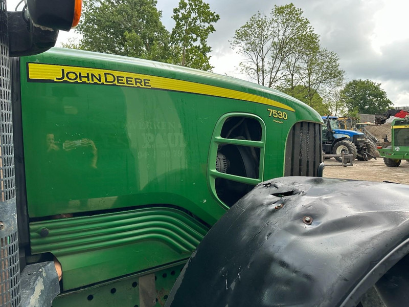 Farm tractor John Deere 7530