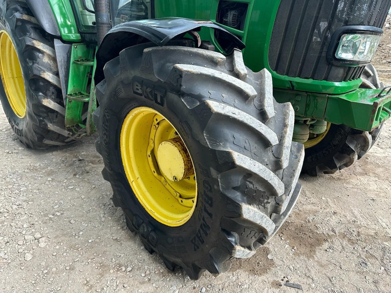 Farm tractor John Deere 7530