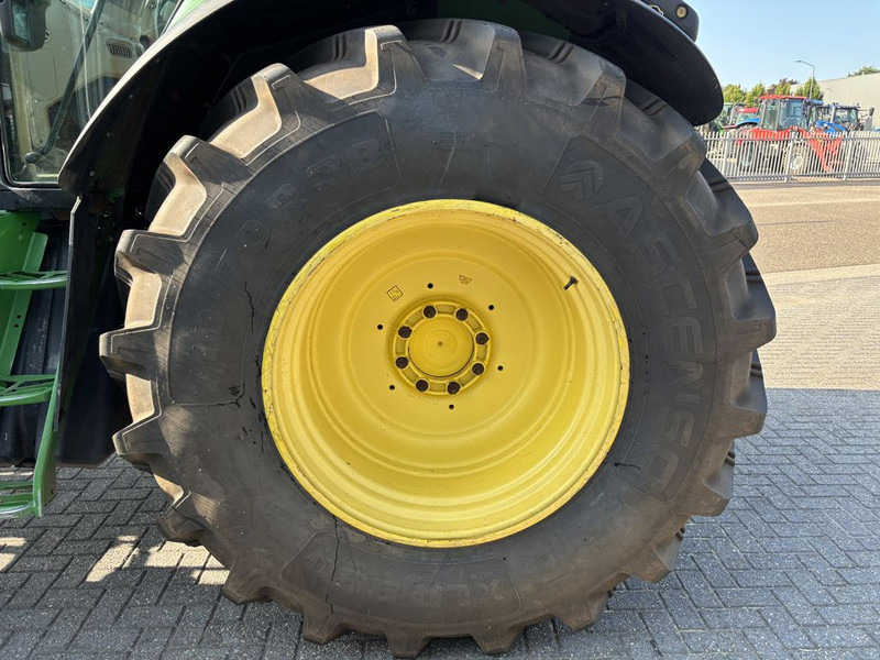 Farm tractor John Deere 7530 Premium AutoPowr