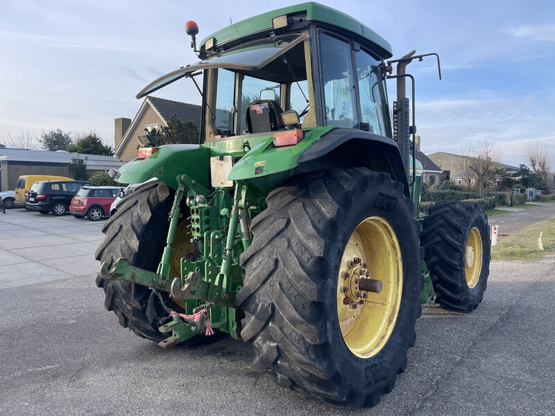 Farm tractor John Deere 7610