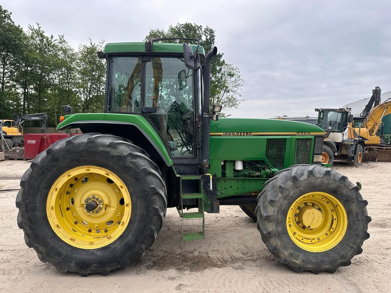 Farm tractor John Deere 7700 PowerQuad - Front linkage