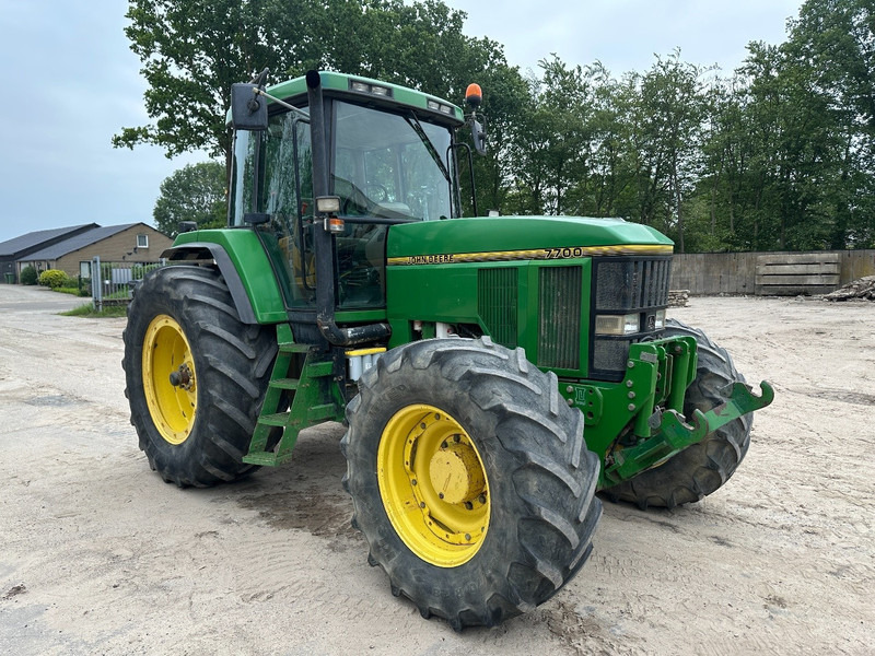 Farm tractor John Deere 7700 PowerQuad - Front linkage