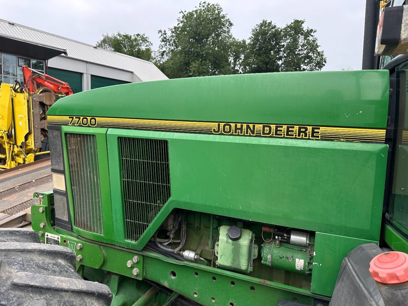 Farm tractor John Deere 7700 PowerQuad - Front linkage