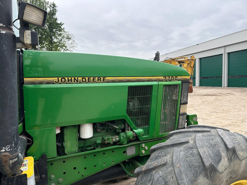 Farm tractor John Deere 7700 PowerQuad - Front linkage