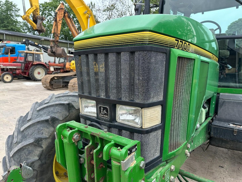 Farm tractor John Deere 7700 PowerQuad - Front linkage