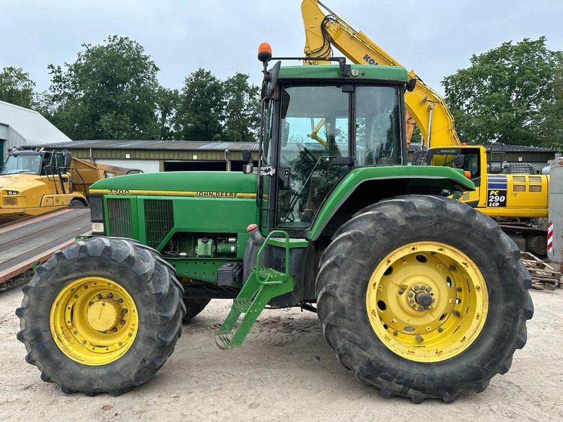 Farm tractor John Deere 7700 PowerQuad - Front linkage