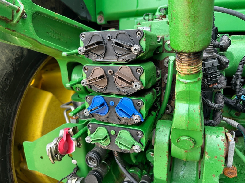 Farm tractor John Deere 8335R AutoPower