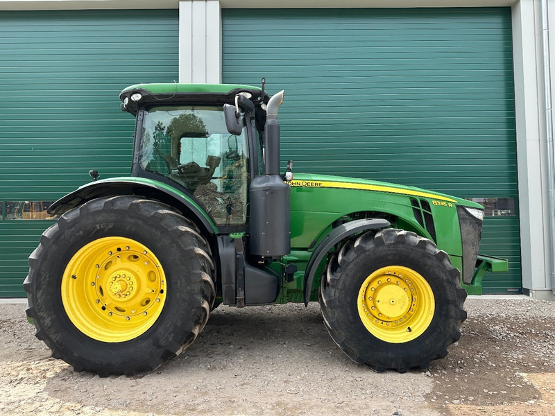 Farm tractor John Deere 8335R AutoPower