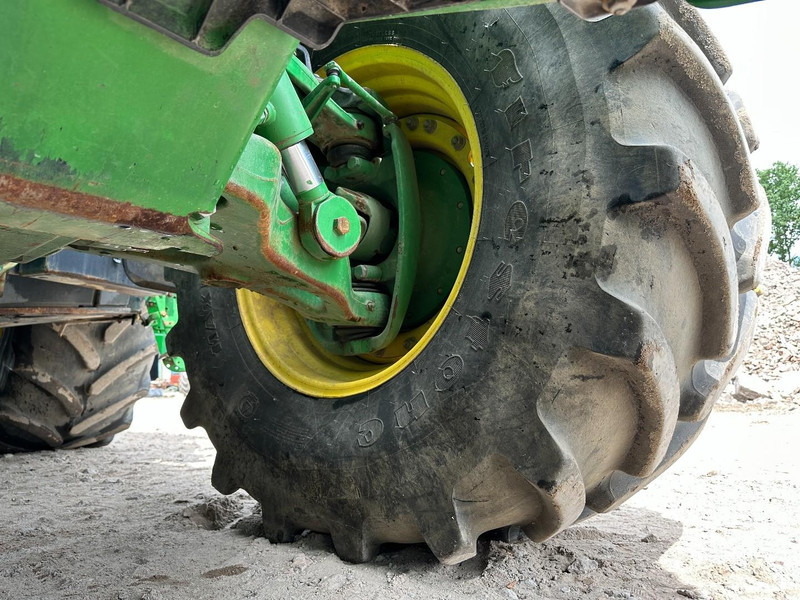 Farm tractor John Deere 8335R AutoPower