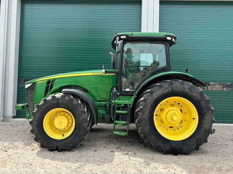 Farm tractor John Deere 8335R AutoPower