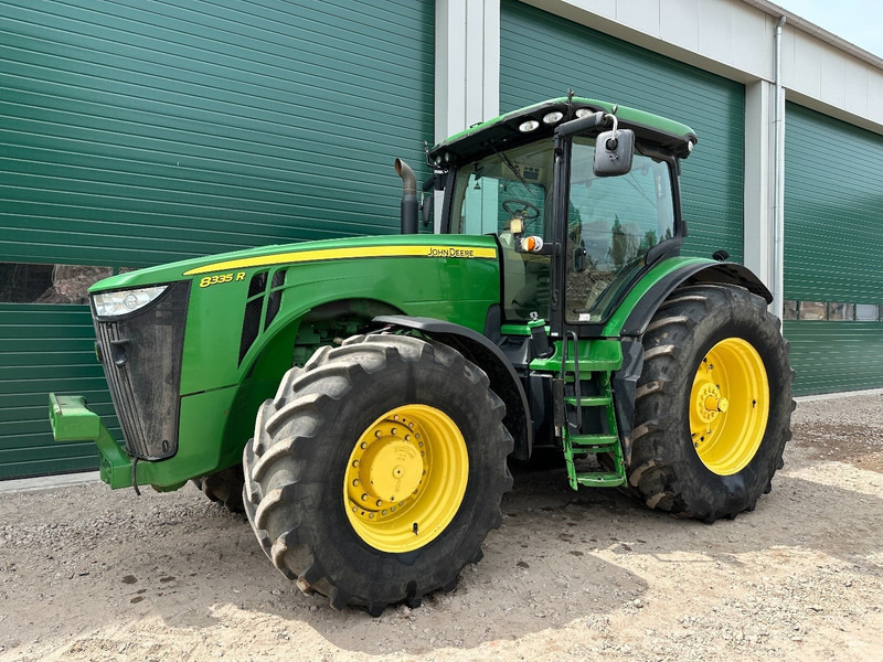 Farm tractor John Deere 8335R AutoPower