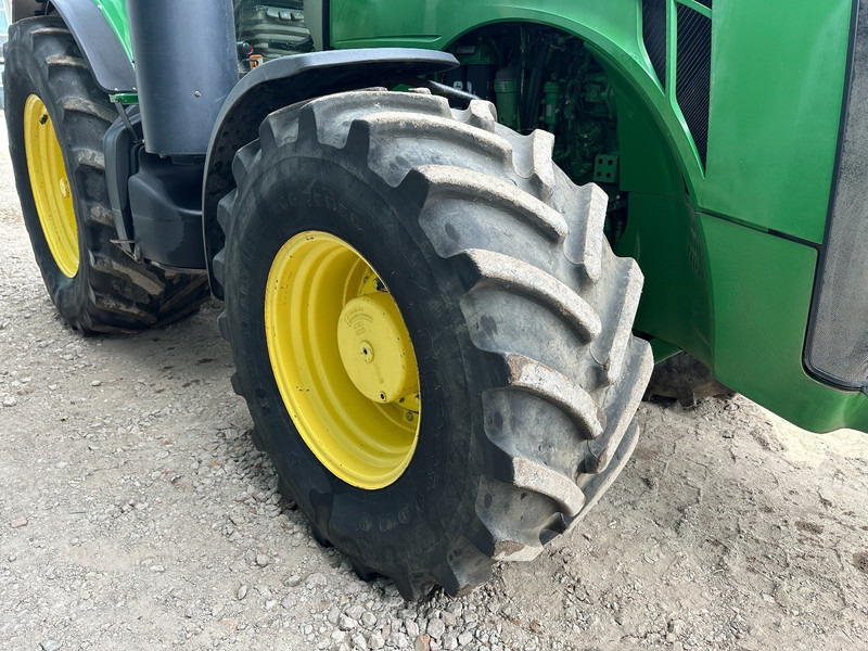 Farm tractor John Deere 8335R AutoPower