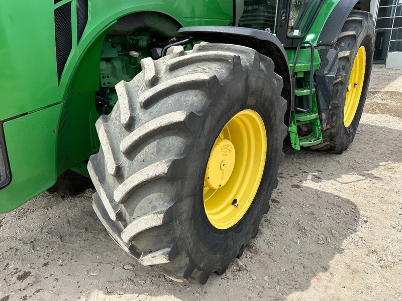 Farm tractor John Deere 8335R AutoPower
