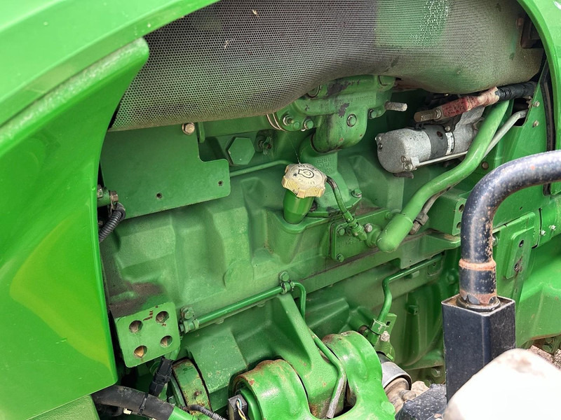 Farm tractor John Deere 8335R AutoPower