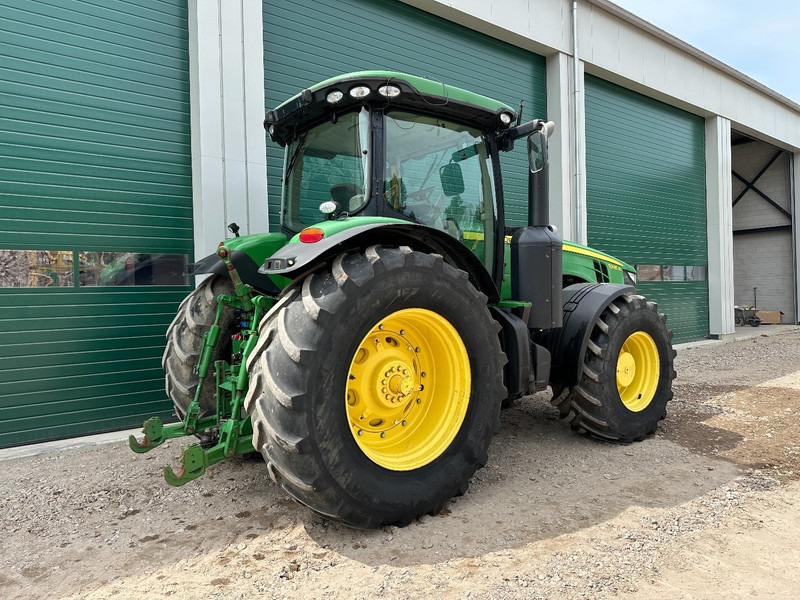 Farm tractor John Deere 8335R AutoPower