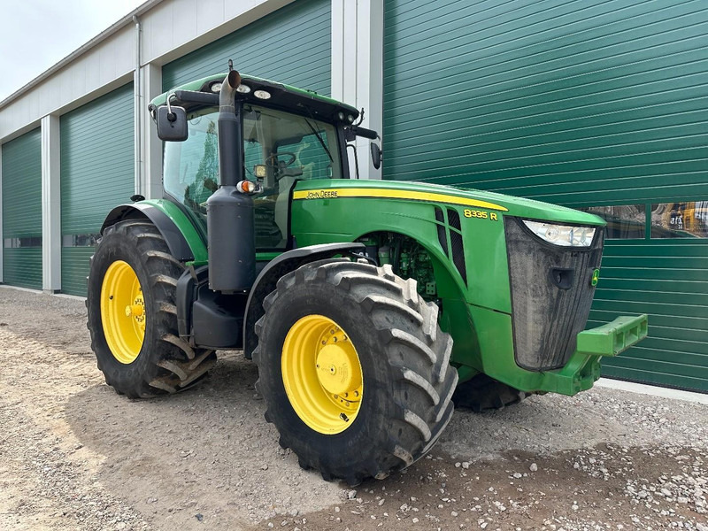 Farm tractor John Deere 8335R AutoPower