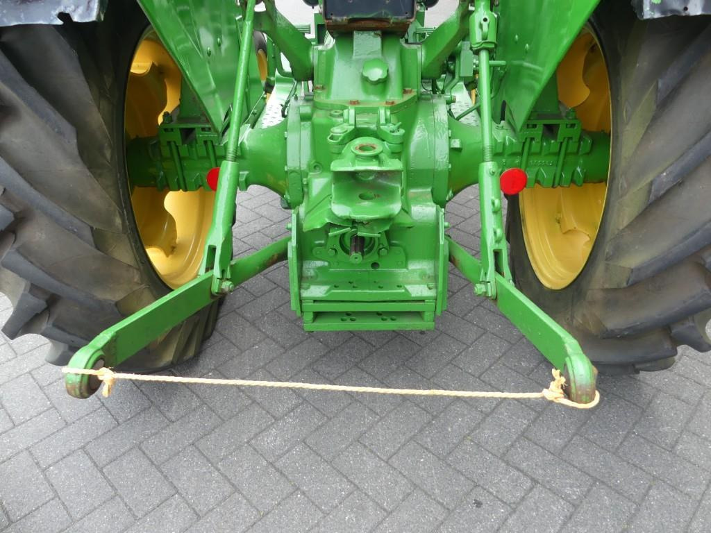 Farm tractor John Deere 920