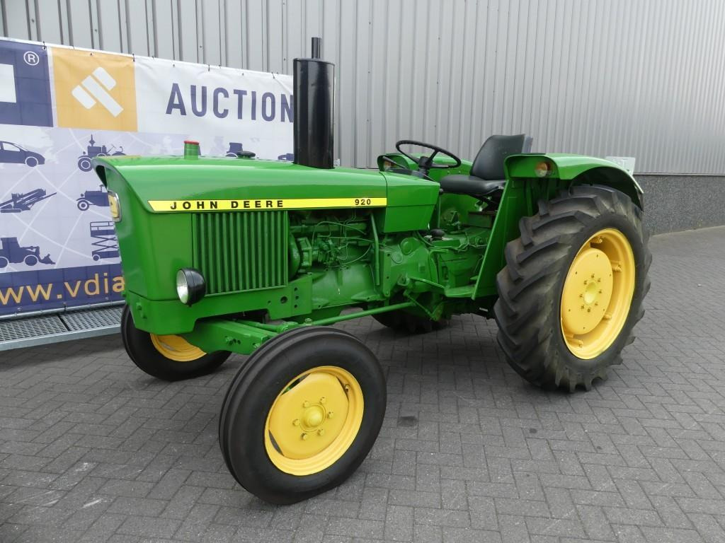 Farm tractor John Deere 920