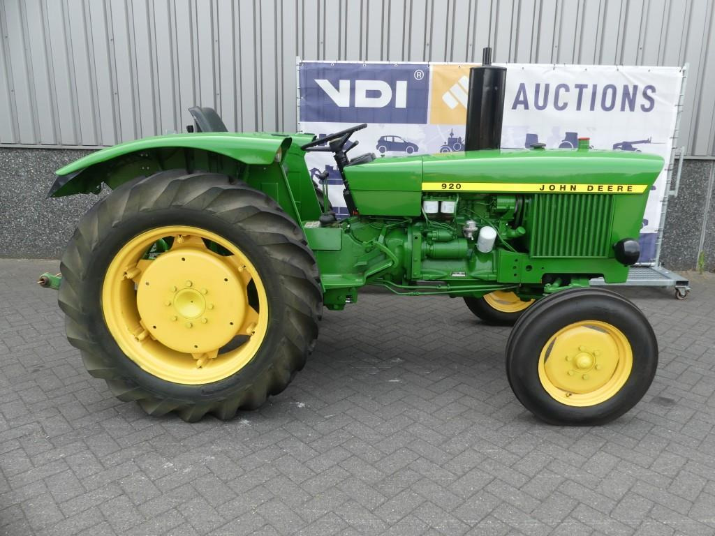 Farm tractor John Deere 920