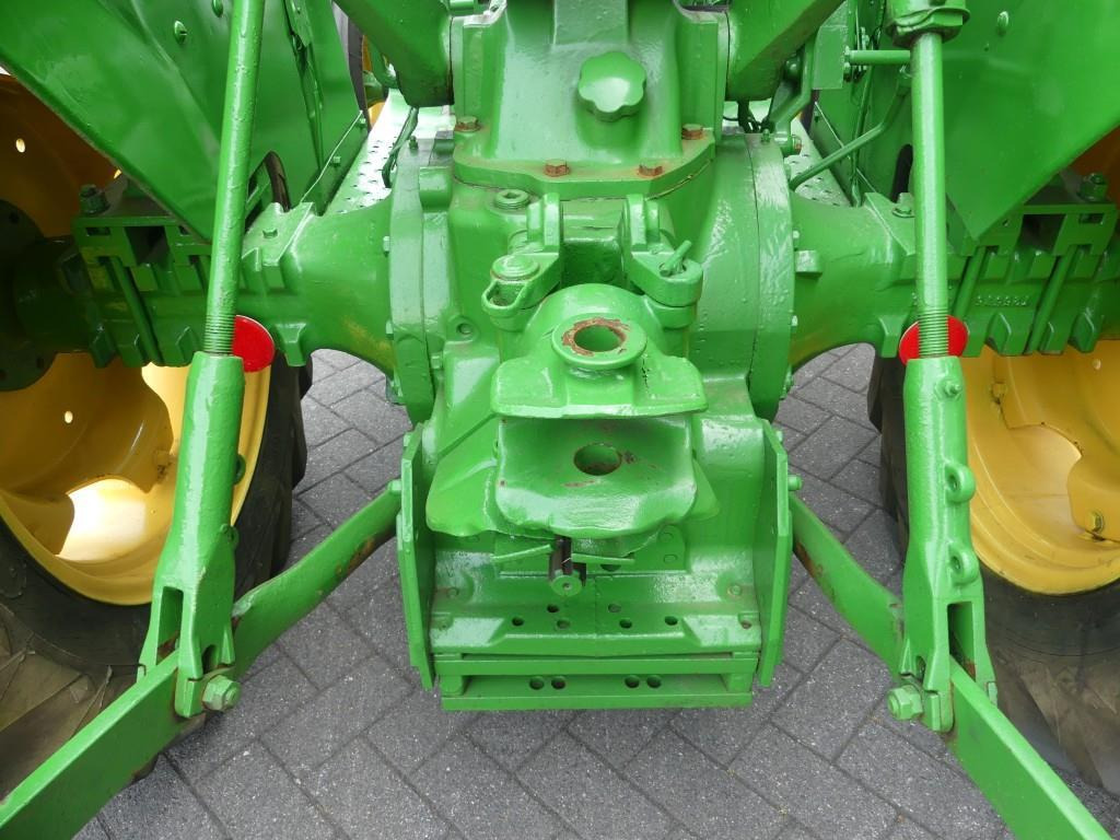 Farm tractor John Deere 920
