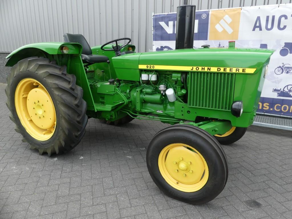 Farm tractor John Deere 920
