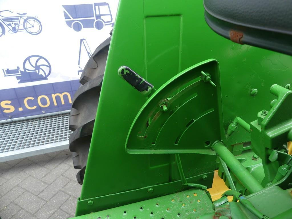 Farm tractor John Deere 920