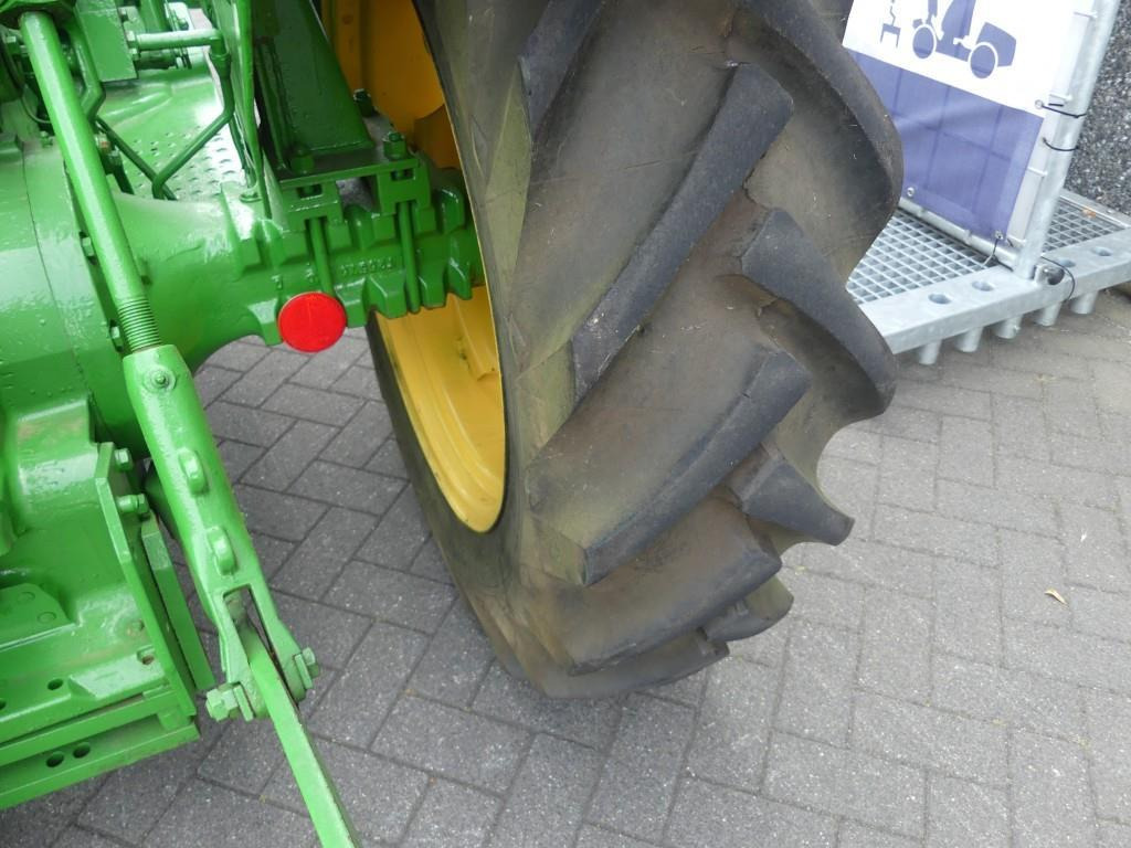 Farm tractor John Deere 920