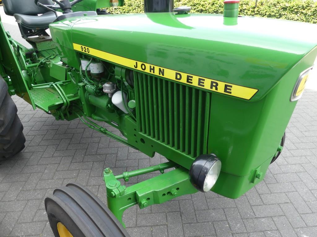 Farm tractor John Deere 920