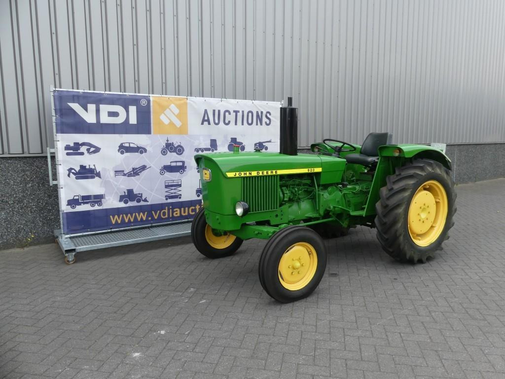 Farm tractor John Deere 920