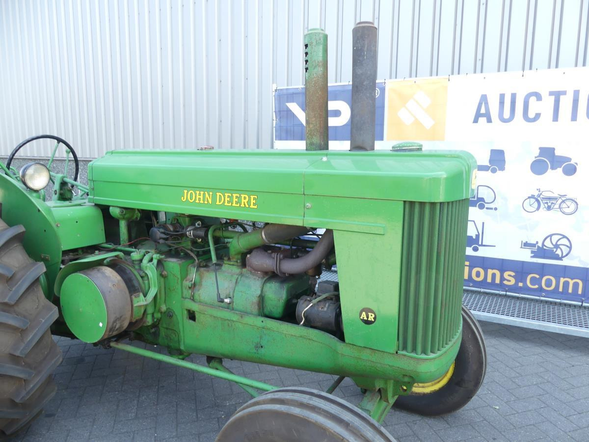 Farm tractor John-Deere AR