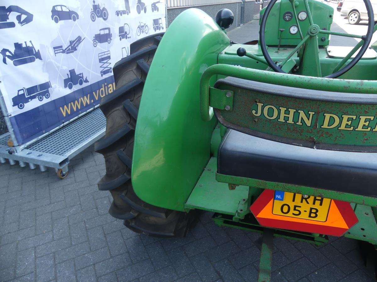 Farm tractor John-Deere AR