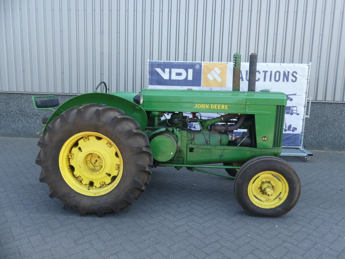 Farm tractor John-Deere AR