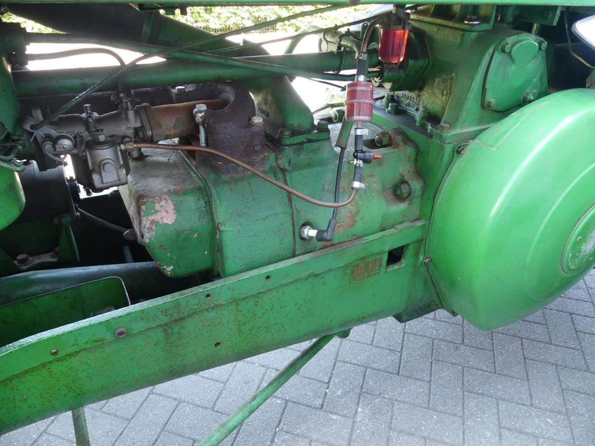 Farm tractor John-Deere AR