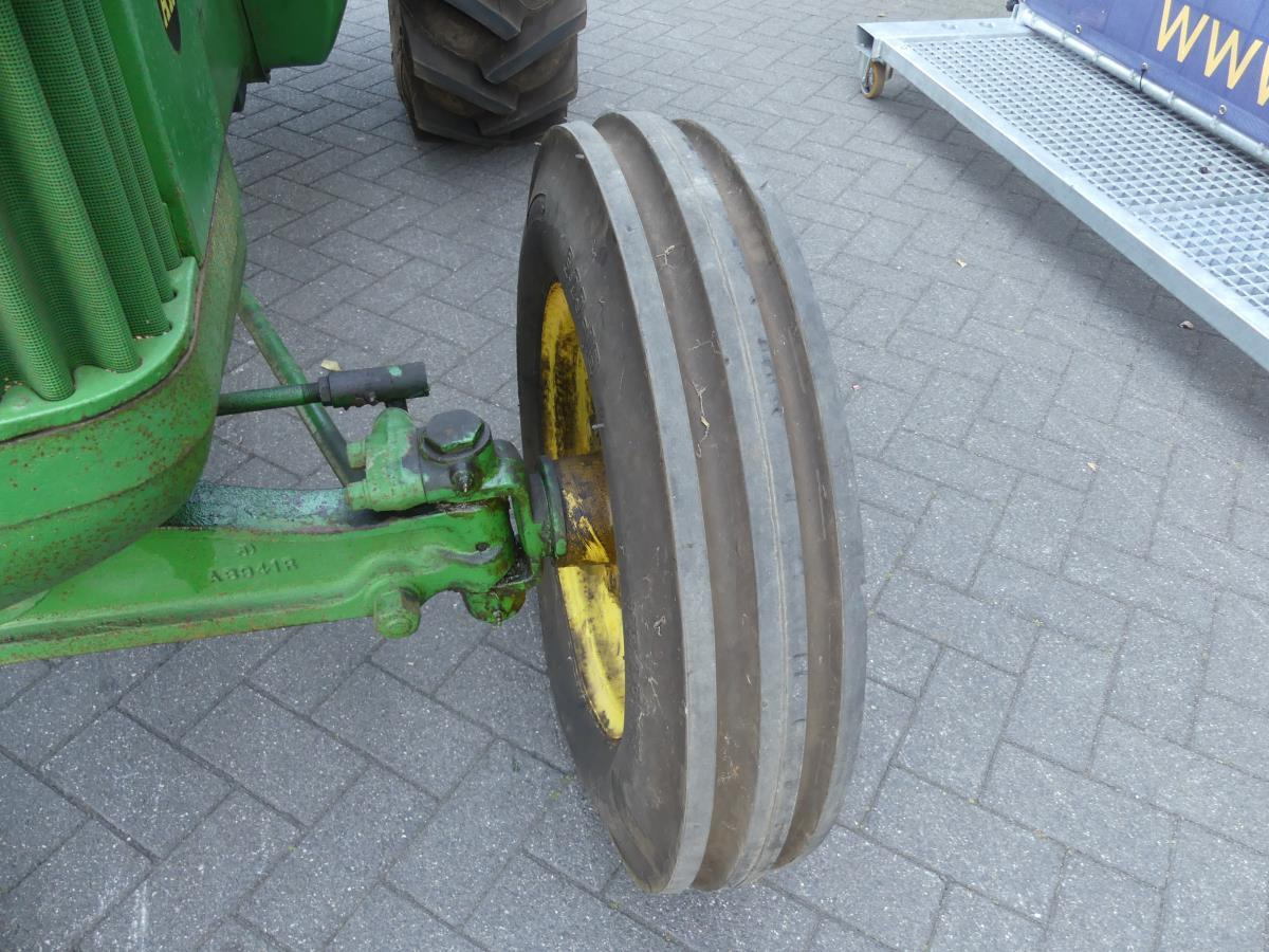 Farm tractor John-Deere AR