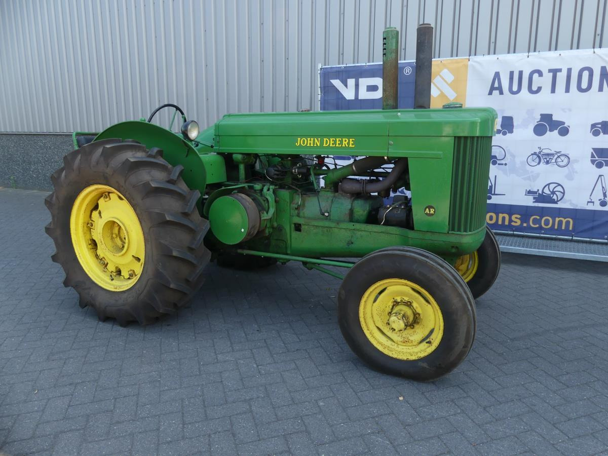 Farm tractor John-Deere AR