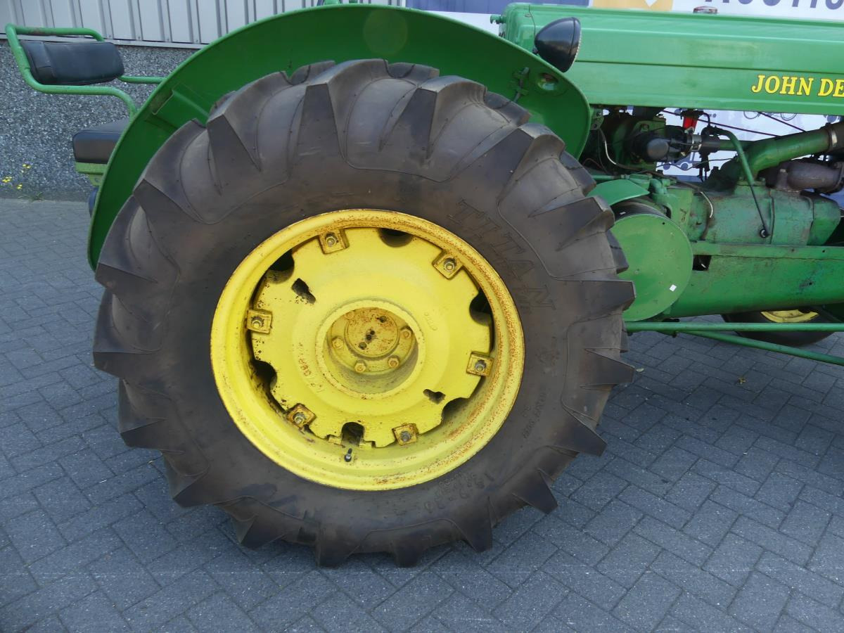 Farm tractor John-Deere AR
