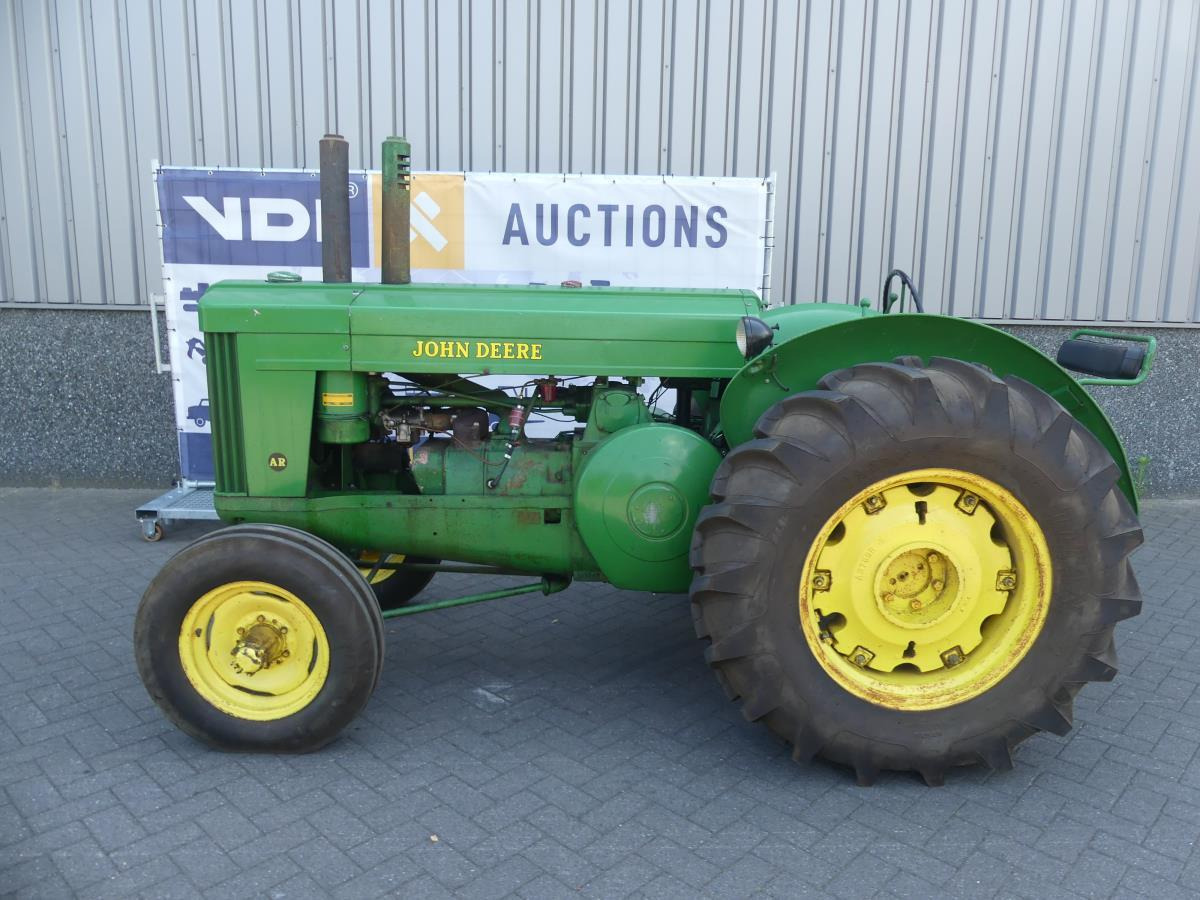 Farm tractor John-Deere AR