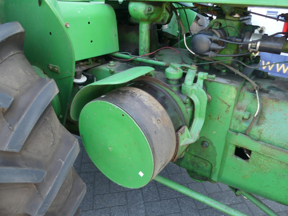 Farm tractor John-Deere AR