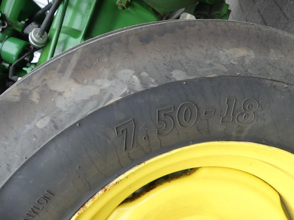 Farm tractor John-Deere D