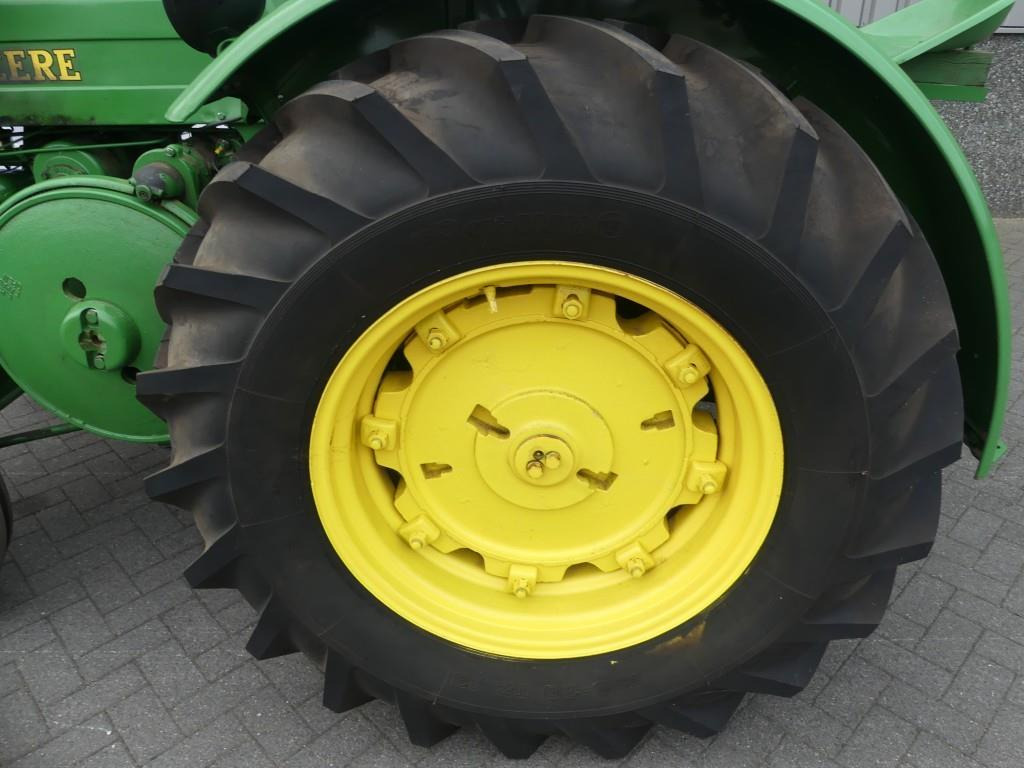 Farm tractor John-Deere D