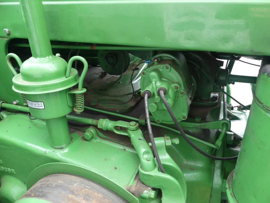 Farm tractor John-Deere D