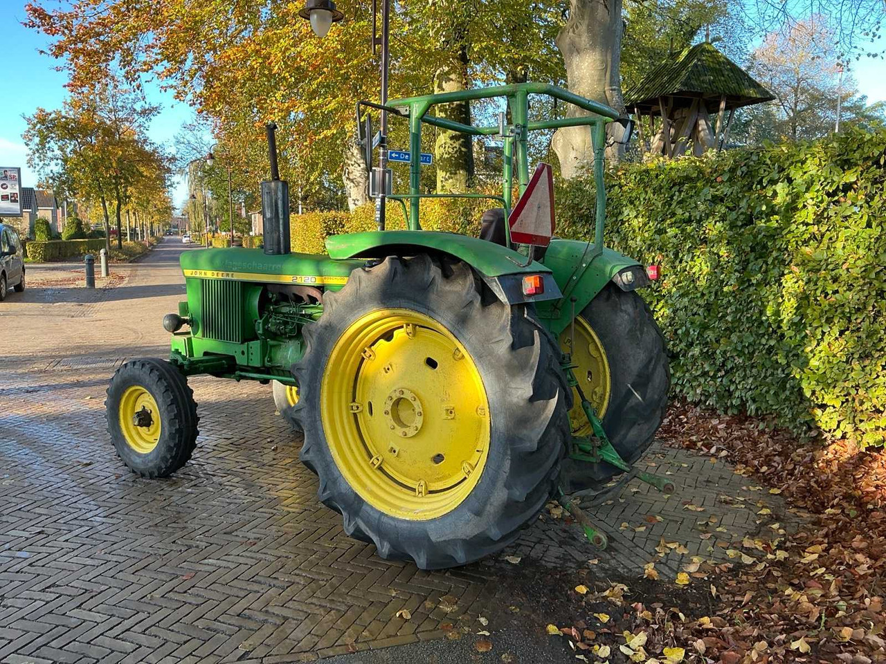 Farm tractor John deere 2120