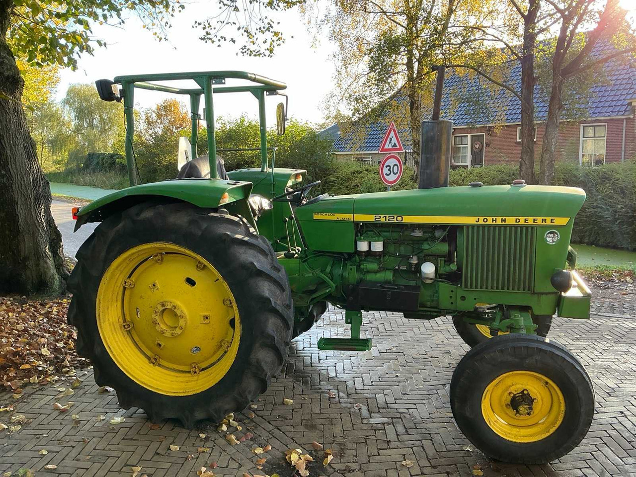 Farm tractor John deere 2120