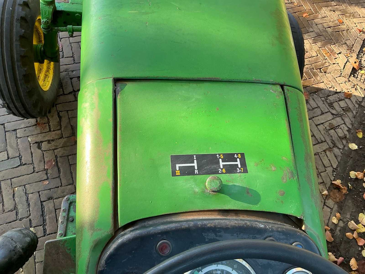 Farm tractor John deere 2120