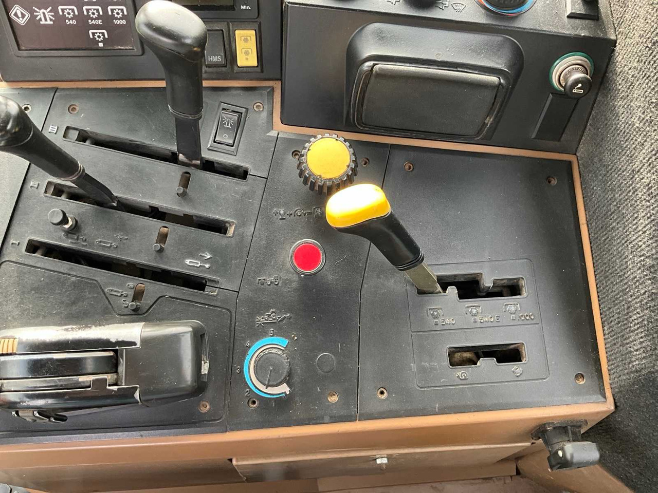 Farm tractor John deere 6100